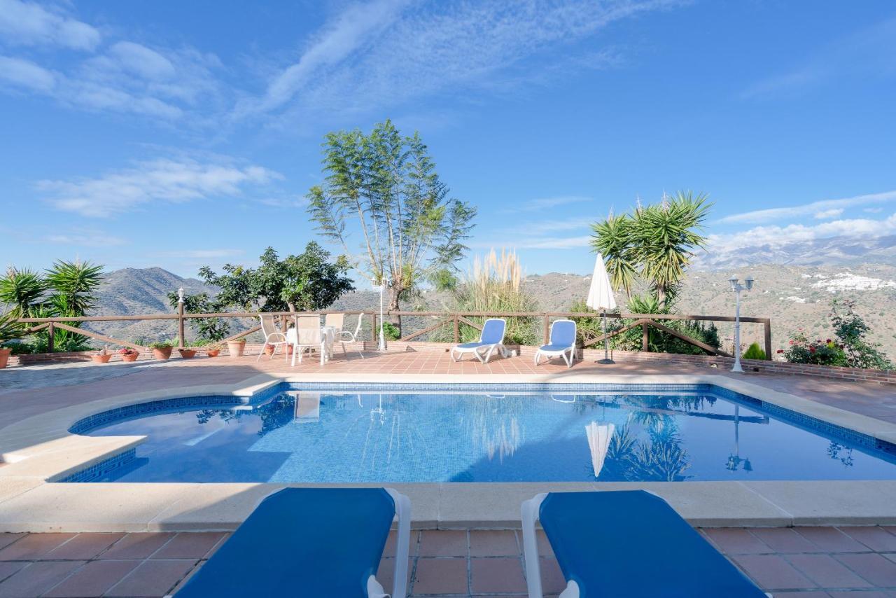 Cortijo La Rijana Villa Sayalonga Екстериор снимка